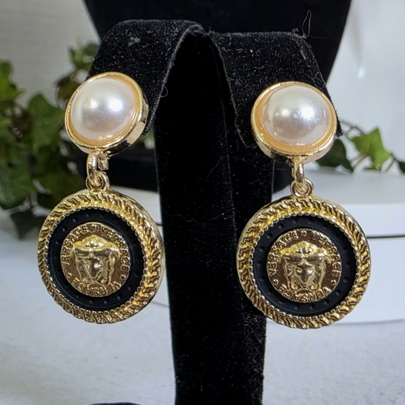 Gold Necklace with Earrings Set Medusa Pendant Matching Earrings - Picture 6 of 10